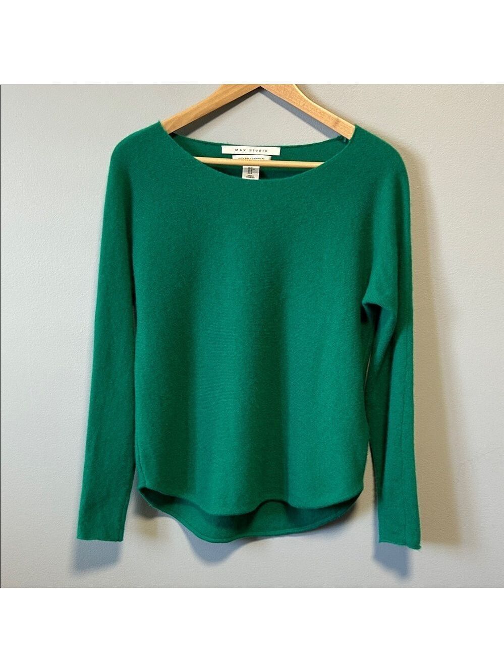 Max Studio Green Quiet Luxury Minimalist Cashmere Sweater Medium